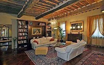 Volpi Otel Lucca